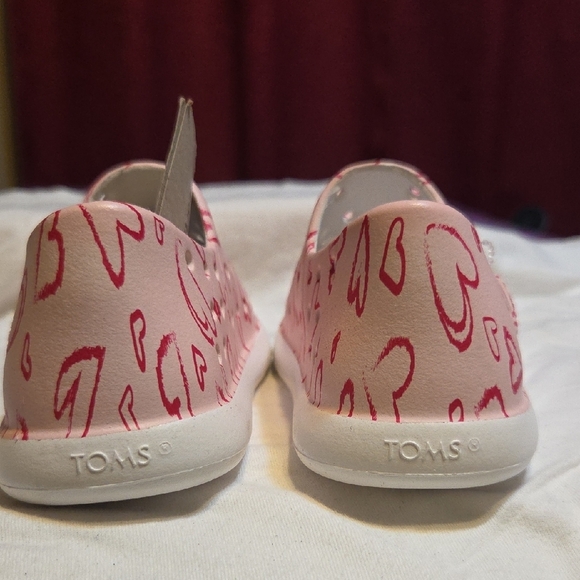 Toms Pink Heart Sneakers with Stretchy Collar - Picture 2 of 4